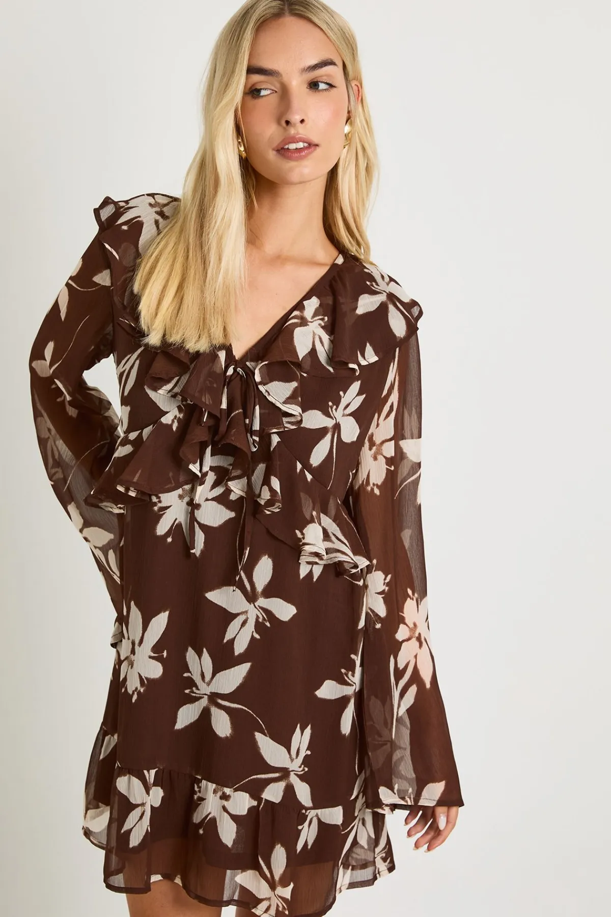 boohoo Robe Smock En Mousseline À Volants Fleuris<Femme Robes Courtes|Robes À Manches Longues
