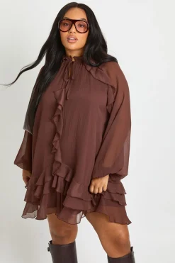 boohoo Robe Smock En Mousseline À Volants Grande Taille<Femme Looks Chocolat|Robes Courtes