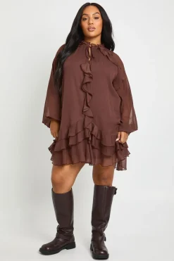 boohoo Robe Smock En Mousseline À Volants Grande Taille<Femme Looks Chocolat|Robes Courtes