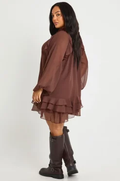 boohoo Robe Smock En Mousseline À Volants Grande Taille<Femme Looks Chocolat|Robes Courtes