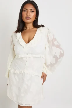 boohoo Robe Smockée À Volants En Mousseline Dévorée Grande Taille<Femme Robes Courtes|Robes À Manches Longues