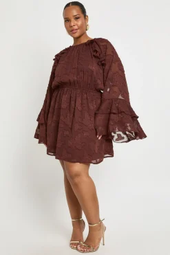 boohoo Robe Smockée À Volants Et Imprimé Floral Dévoré Grande Taille<Femme Looks Chocolat|Robes Babydoll