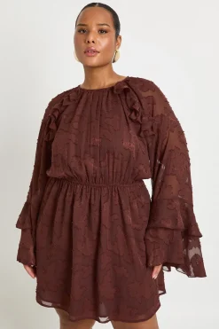 boohoo Robe Smockée À Volants Et Imprimé Floral Dévoré Grande Taille<Femme Looks Chocolat|Robes Babydoll