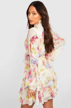 Robe Smock Grande Taille À Volants Étagés En Crochet Et Imprimé Floral Flou