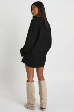 Robe Synthétiquell Tricotée Oversize À Col Et Boutons Petite