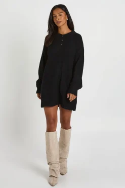 Robe Synthétiquell Tricotée Oversize À Col Et Boutons Petite