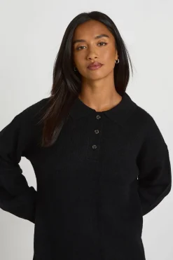 Robe Synthétiquell Tricotée Oversize À Col Et Boutons Petite