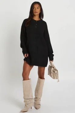 Robe Synthétiquell Tricotée Oversize À Col Et Boutons Petite