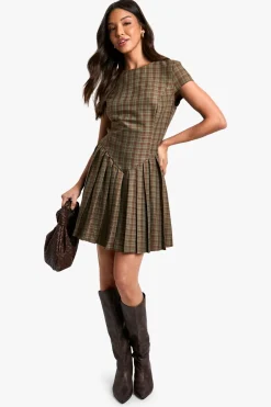 boohoo Robe tailleur plissée à manches cap<Femme Tailleurs|Robes Patineuses