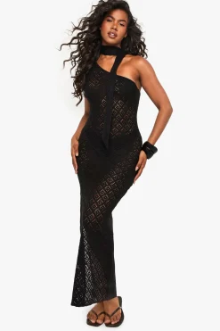 Robe tricotée au crochet à épaules asymétriques et nœud au cou