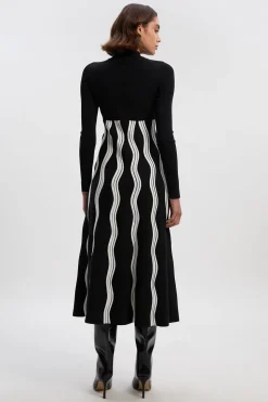 Robe Tricotée à Manches Longues Coupe Évasée Motif Vagues Contrastées