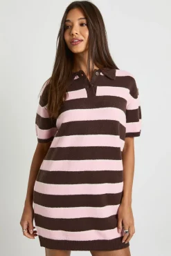 Robe tricotée surdimensionnée à col rayé