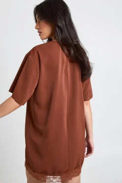 Robe T-shirt Ample Tissée Avec Ourlet En Dentelle