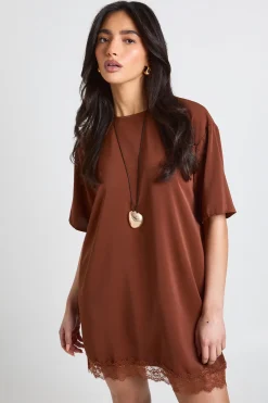 Robe T-shirt Ample Tissée Avec Ourlet En Dentelle
