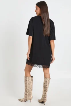 Robe T-shirt Ample Tissée Avec Ourlet En Dentelle