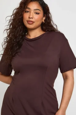 boohoo Robe T-shirt à détails cintrés Plus<Femme Looks Chocolat|Robes T-Shirt