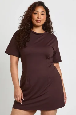 boohoo Robe T-shirt à détails cintrés Plus<Femme Looks Chocolat|Robes T-Shirt