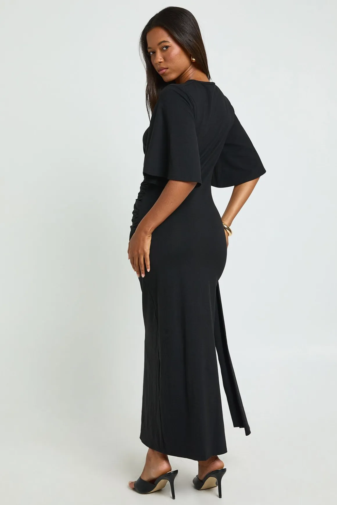 Robe T-shirt Mi-longue avec Détail Cape Drapée
