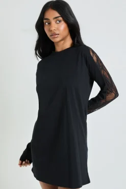 boohoo Robe T-shirt Oversize À Manches Longues Avec Insert En Dentelle<Femme Satin Et Dentelle|Robes À Manches Longues