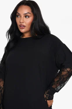 Robe t-shirt oversize à manches en dentelle