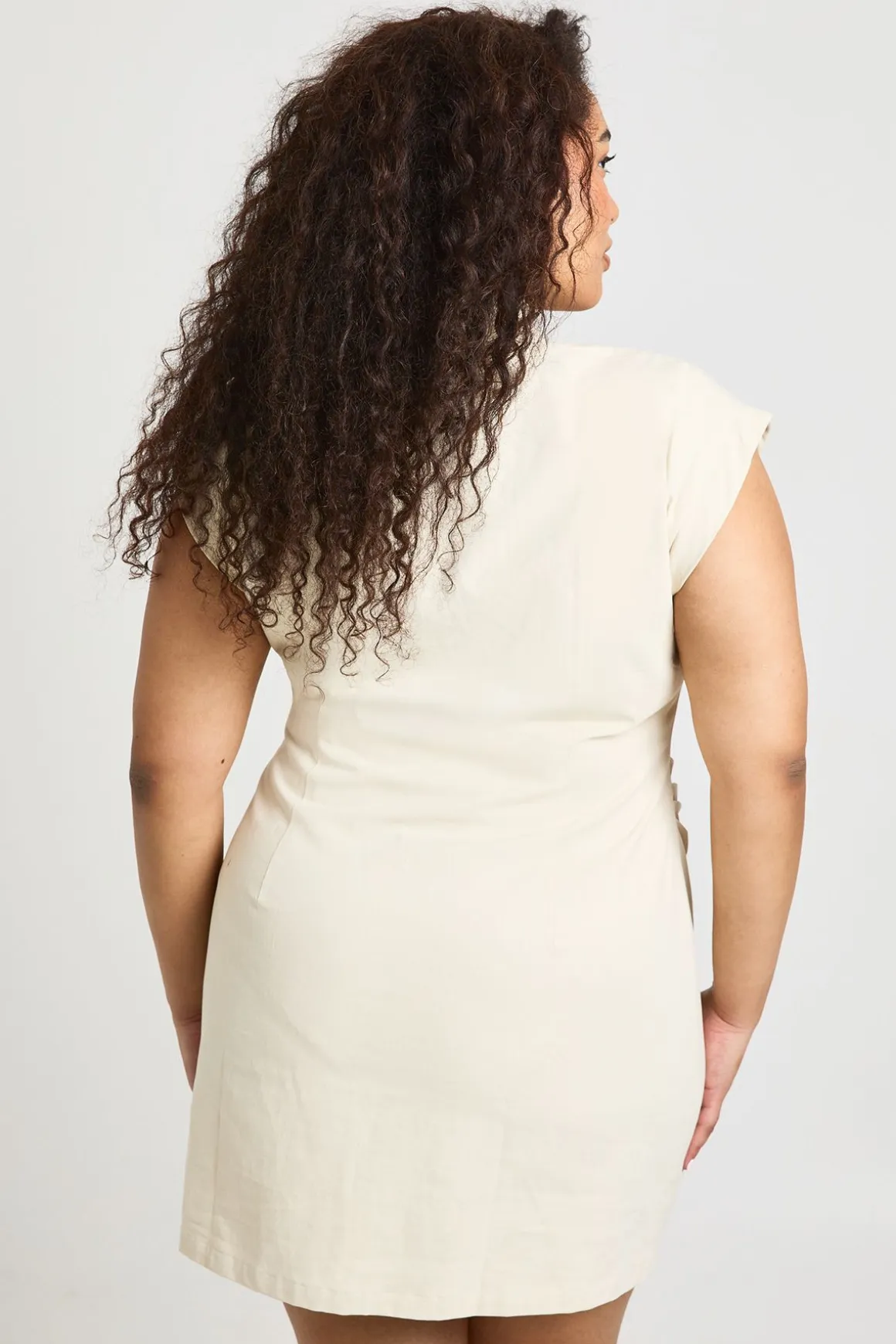 Robe Utilitaire Grande Taille À Manches Courtes Et Boutonnage Devant