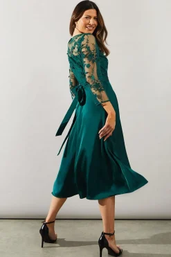 Robe Évasée en Satin avec Superposition de Mesh