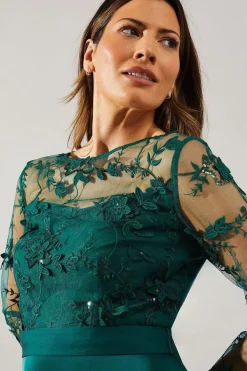 Robe Évasée en Satin avec Superposition de Mesh