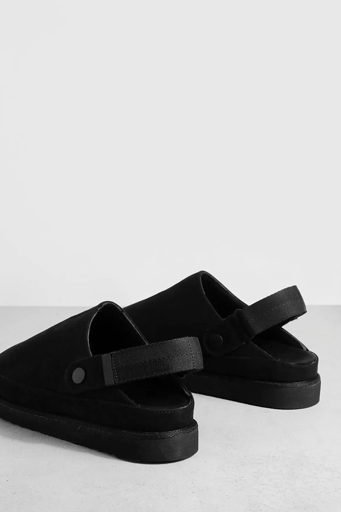 Sabots à bout fermé en faux suède avec bride slingback chunky