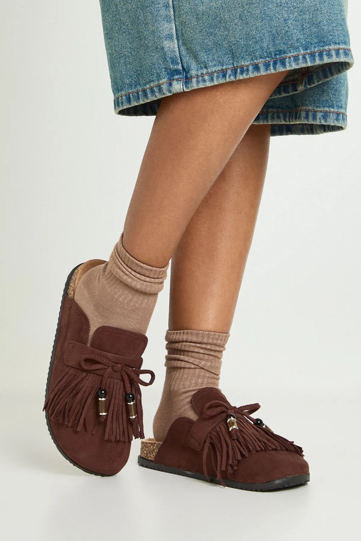 boohoo Sabots Fermés En Synthétique À Pompons Et Perles Décoratives< Looks Chocolat|Chaussures Plates