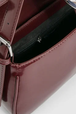 Sac à bandoulière avec détails de boucle métallique