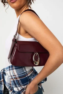 Sac à bandoulière avec détails de boucle métallique