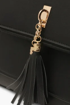 boohoo Sac bandoulière en synthétique à finition lisse et détails de pampilles< Sacs À Bandoulière|Sacs Bandoulière