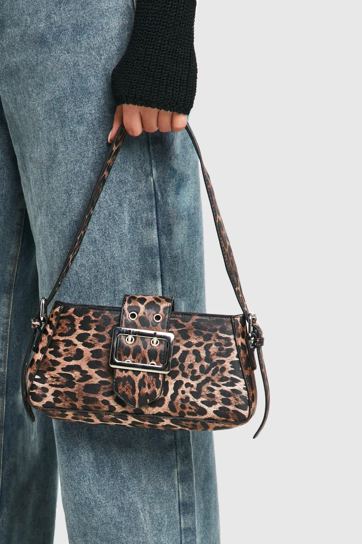 Sac à bandoulière léopard avec détail de boucle