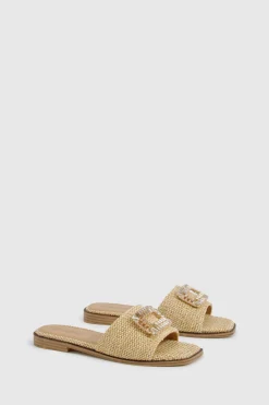 Sandales à boucle ornées de raffia