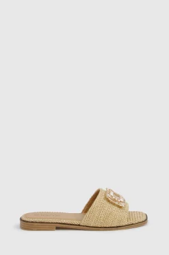 Sandales à boucle ornées de raffia