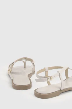 boohoo Sandales À Brides Avec Entre-doigts Et Détails Métalliques< Sandales