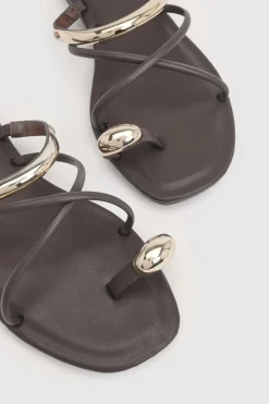 Sandales À Brides Avec Ornements Dorés