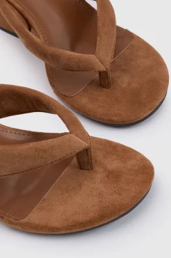 Sandales Compensées Karrie En Synthétique Avec Bride Entre Les Orteils