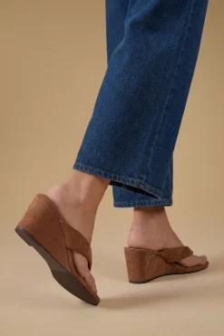 Sandales Compensées Karrie En Synthétique Avec Bride Entre Les Orteils