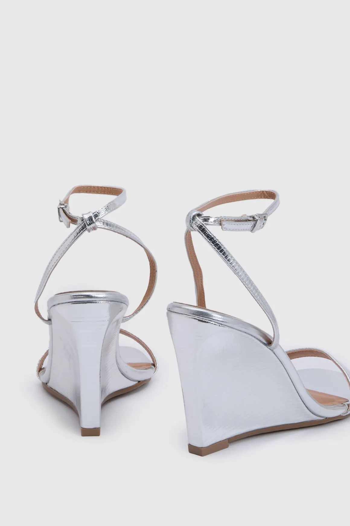 Sandales Compensées Élégantes Redfern à Imprimé Faux Lézard en Cuir avec Talon Couvert