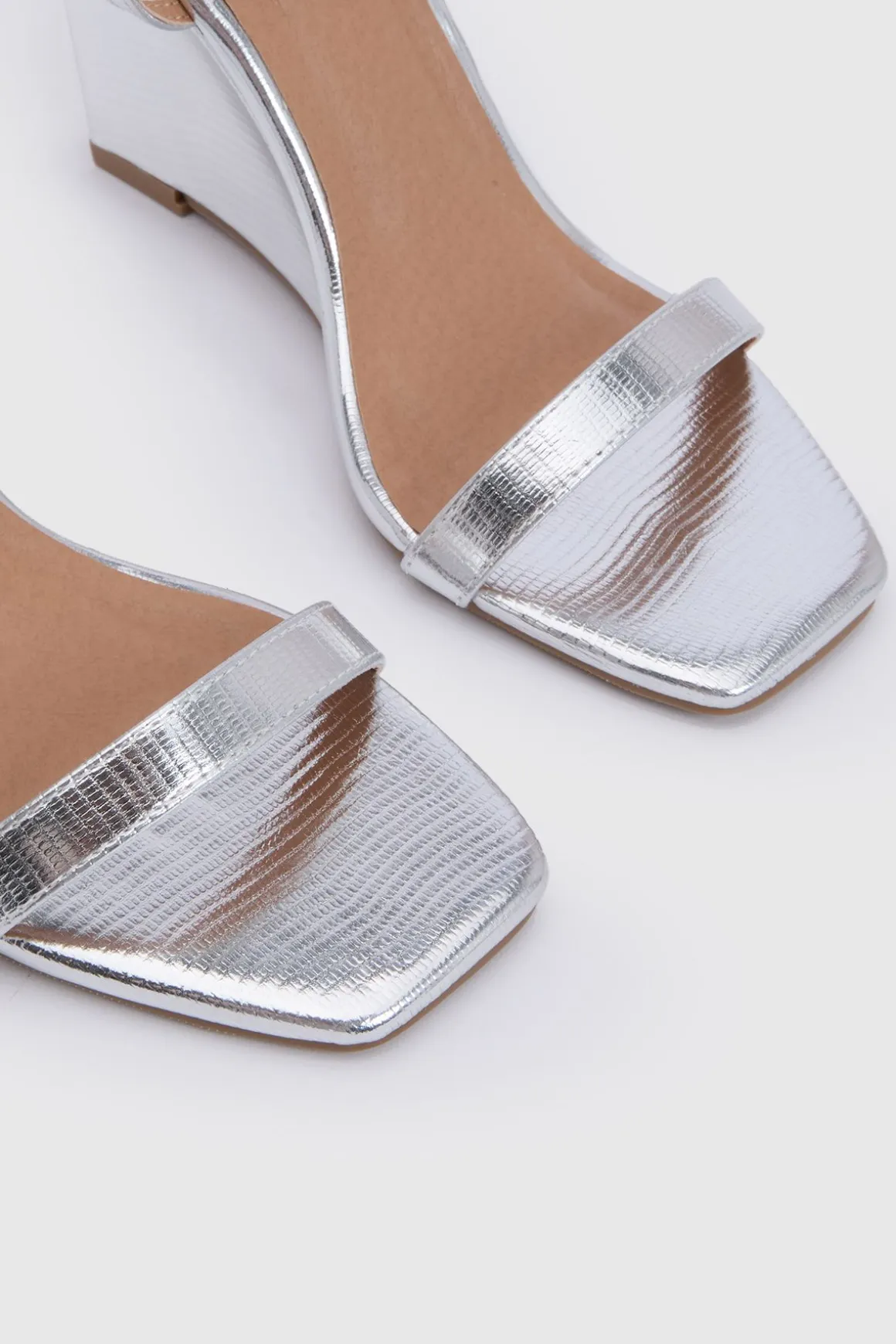 Sandales Compensées Élégantes Redfern à Imprimé Faux Lézard en Cuir avec Talon Couvert