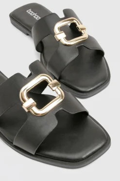 Sandales découpées à garniture métallique