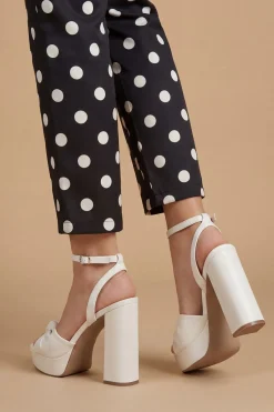 Oasis Sandales De Mariée Melody À Nœud Frontal En Satin Bout Carré Talon Bloc Haut< Chaussures À Talons|Sandales