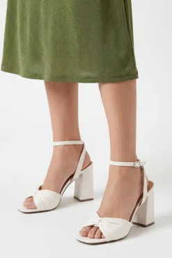 Sandales De Mariée Midyim En Satin Froncé À L'avant Avec Talon Haut Bloc