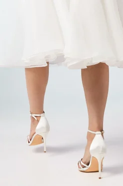 Sandales de Mariée à Talon Haut Tilda en Satin avec Entrecroisement Frontal - Coupe Large