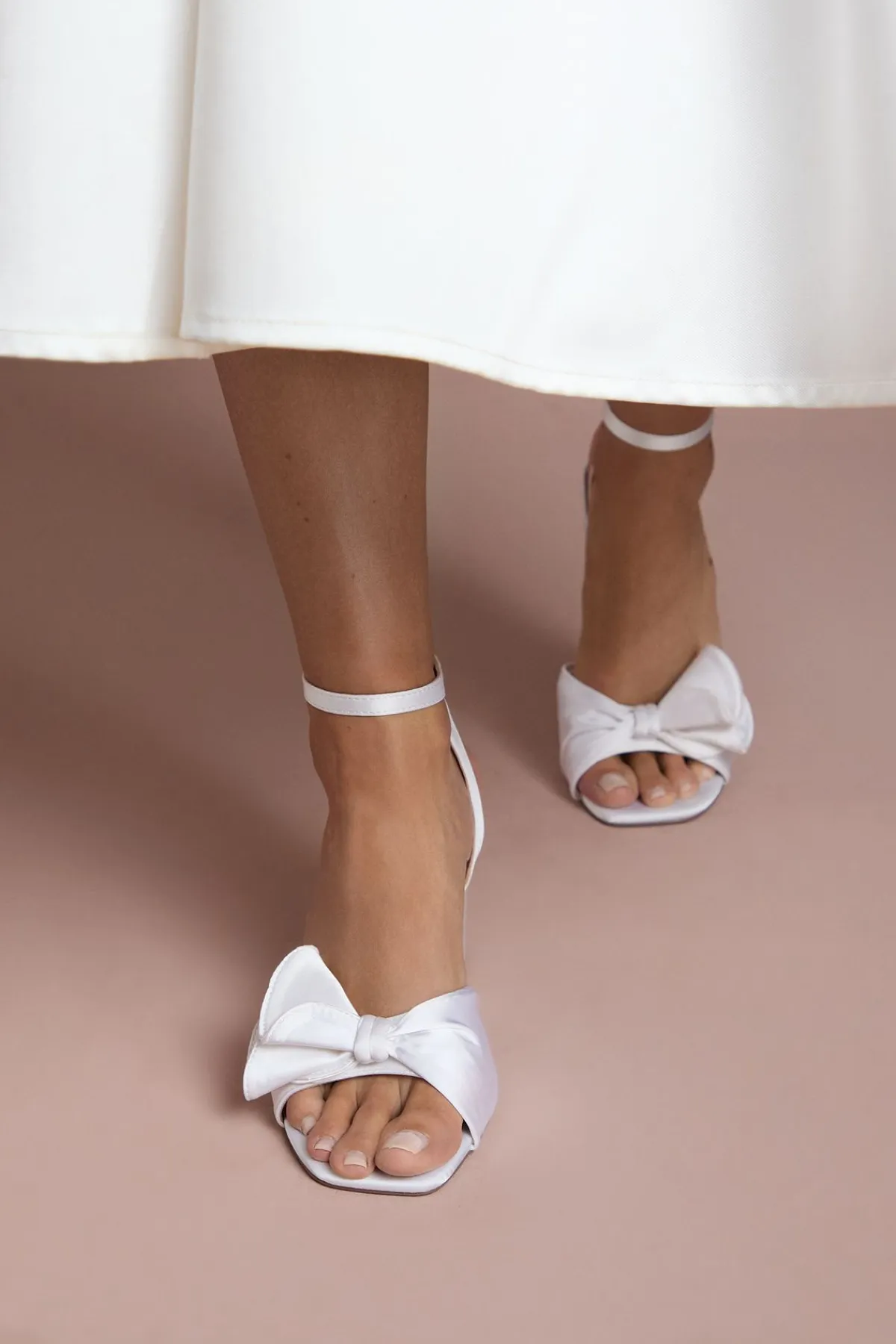 Coast Sandales de Mariée Tina en Satin Doux à Volants et Talon Bloc Haut< Chaussures À Talons|Sandales