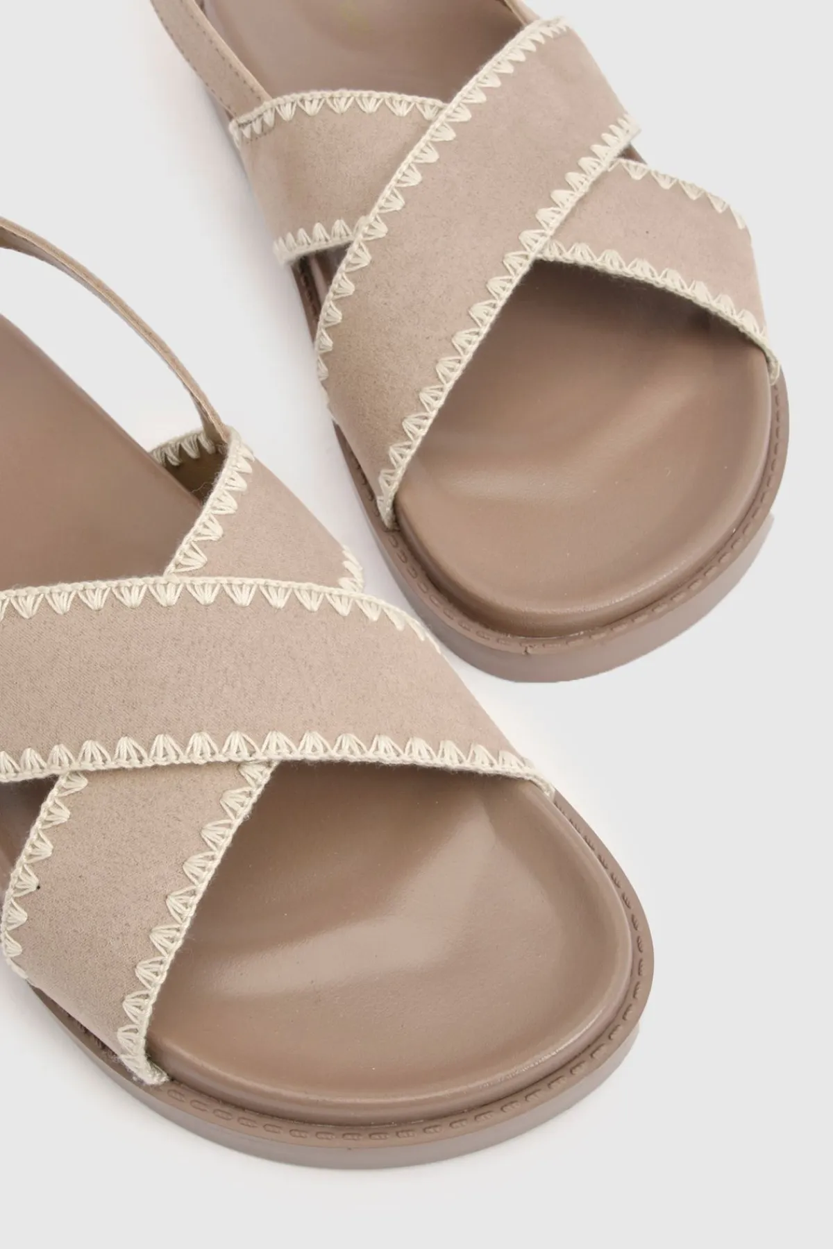 boohoo Sandales À Détail De Surpiqûre Entrecroisée< Sandales
