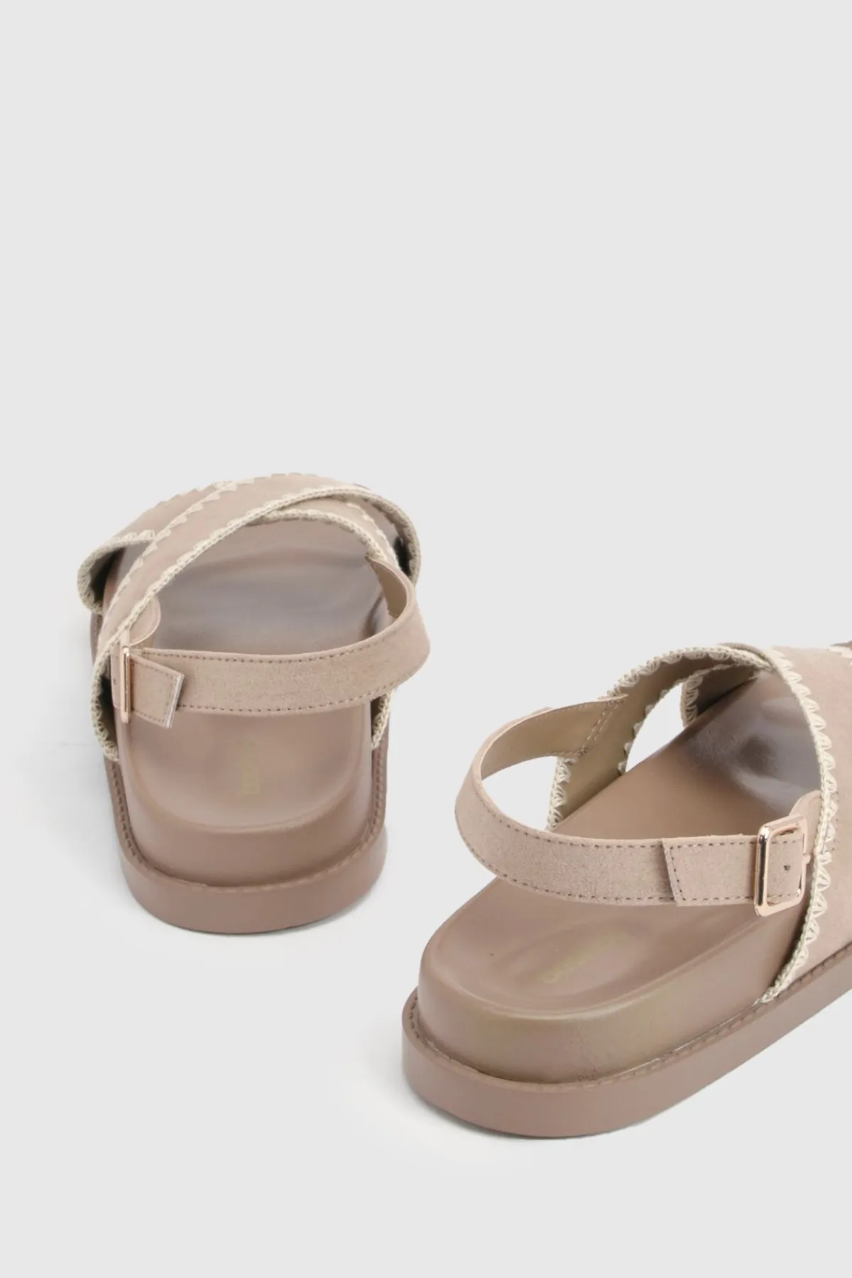 boohoo Sandales À Détail De Surpiqûre Entrecroisée< Sandales