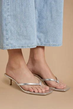 Sandales à Entre-Doigts Catriona en Synthétique à Petit Talon