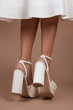 Coast Sandales Nuptiales Lillie À Plateforme Et Talon Bloc Avec Détail De Volants En Satin< Chaussures À Talons|Sandales